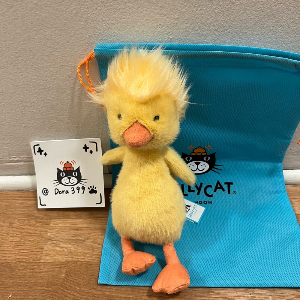 Jellycat Authentic Dorit Duckling Plush – NWT 🐥